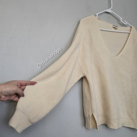 J.Crew Ribbed cashmere oversized V-neck sweater - Picture 4 of 7